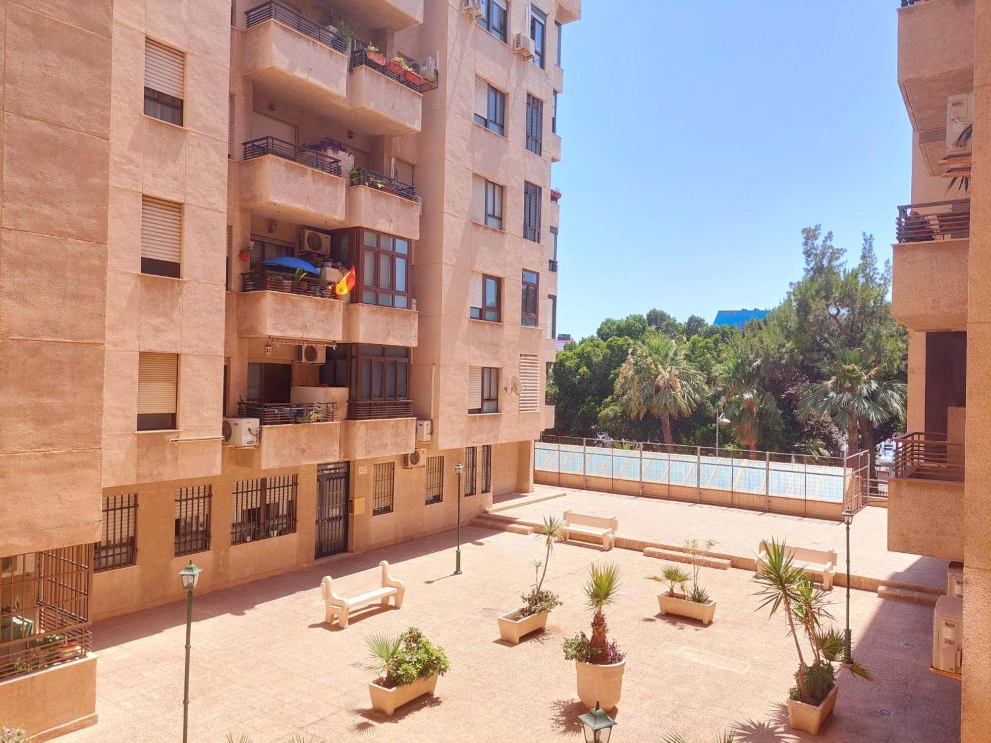 Piso Museo Del Realismo-catedral-alcazaba-free Parking-wifi-aire Acondicionado Apartment