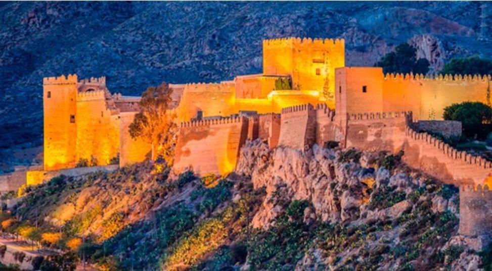 Piso Museo Del Realismo-catedral-alcazaba-free Parking-wifi-aire Acondicionado Apartment *